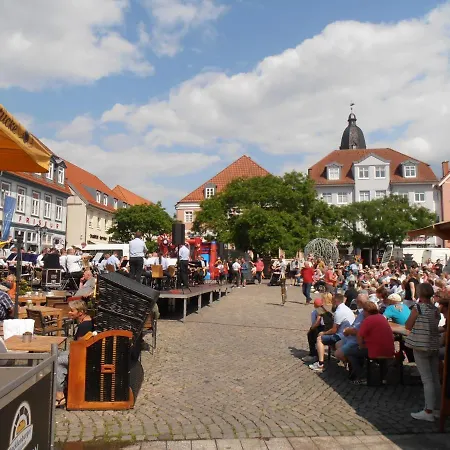 Ferienhaus Undine, Ruhige Lage, Naehe Zur Altstadt, Nur 500 M Zur Mueritz Mit Strand, Mit Parkplatz Und Fahrradhaeuschen