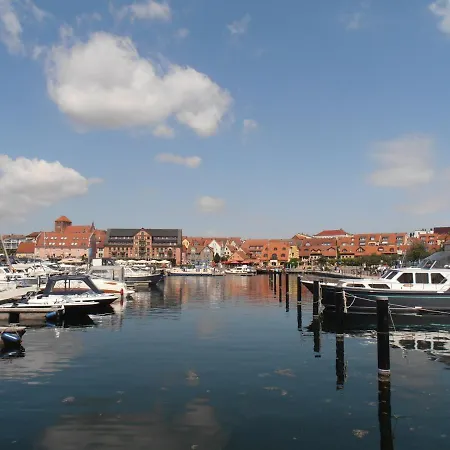 Undine: Ruhige Altstadtnähe Mit Müritz-strand * Waren (Mueritz)