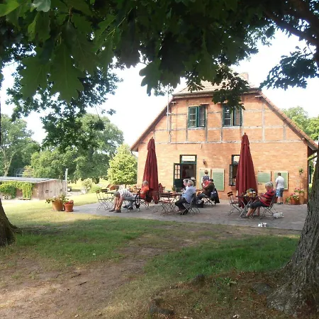 Großes, Einzeln Stehendes Undine, Ruhige Lage, Terrasse, Parkplatz, Fahrradhäuschen Abschließbar, Nähe Zur Altstadt Und 600 M Zum Müritz - Ferienhaus *