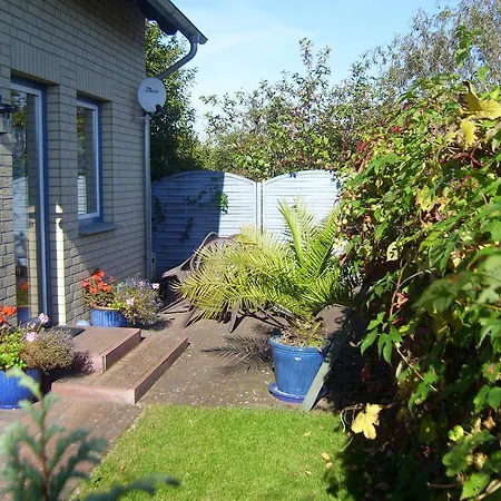 Ferienhaus Undine, Ruhige Lage, Naehe Zur Altstadt, Nur 500 M Zur Mueritz Mit Strand, Mit Parkplatz Und Fahrradhaeuschen 바렌