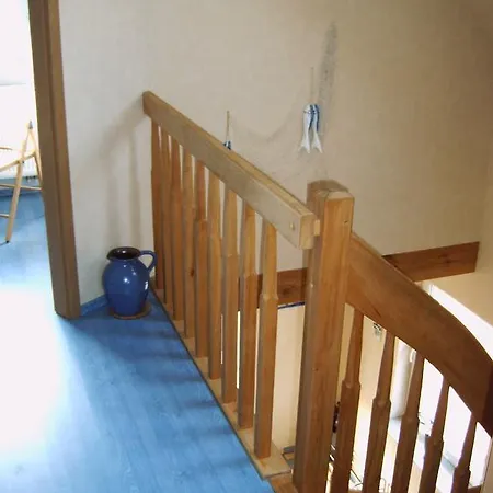 Großes, Einzeln Stehendes Undine, Ruhige Lage, Terrasse, Parkplatz, Fahrradhäuschen Abschließbar, Nähe Zur Altstadt Und 600 M Zum Müritz - Ferienhaus